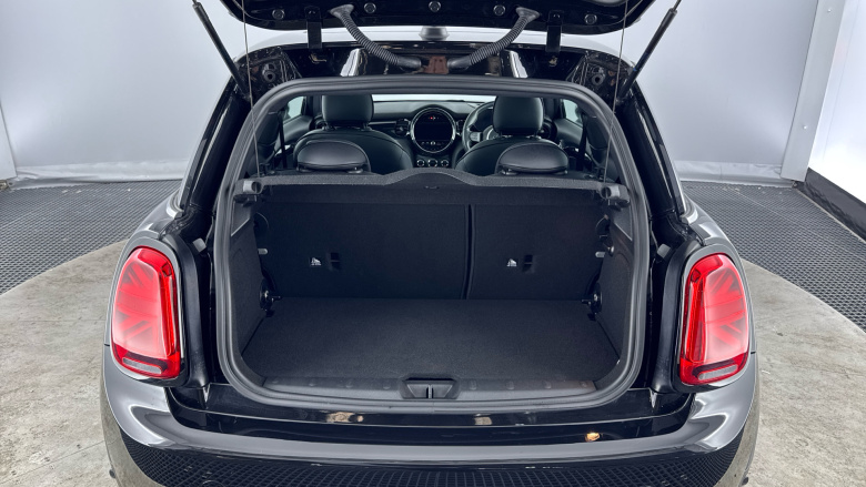 MINI Hatchback 135kW Cooper S Shadow Edition 33kWh 3dr Auto Electric Hatchback